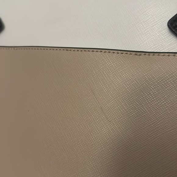 Kate spade. Purse barely used - Picture 3 of 4